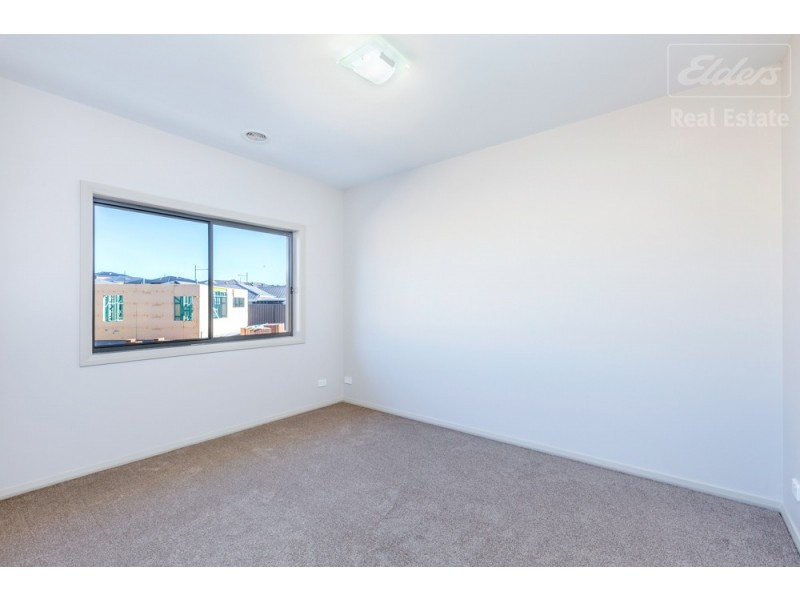8 Dolly Street, Googong NSW 2620