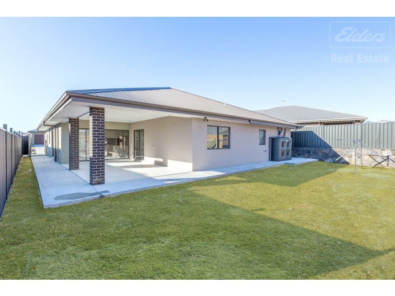 8 Dolly Street, Googong NSW 2620
