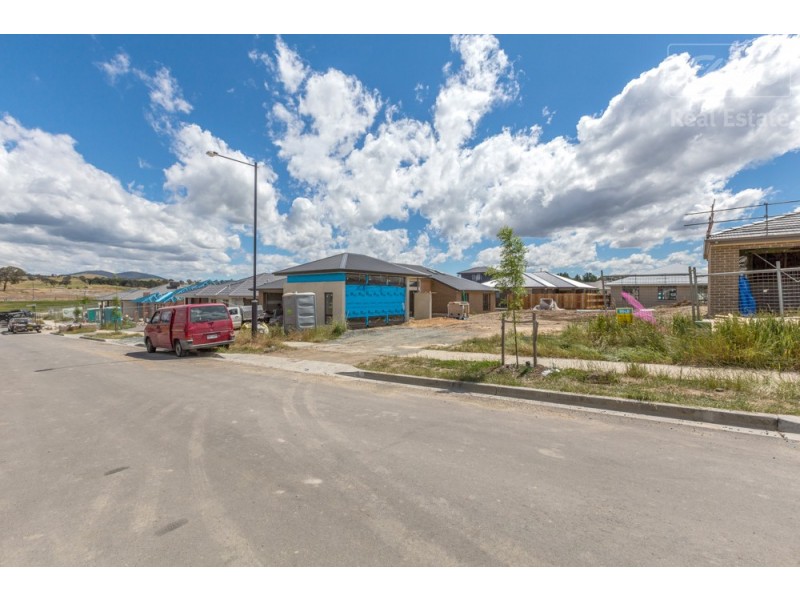 39 Helen Circuit, Googong NSW 2620