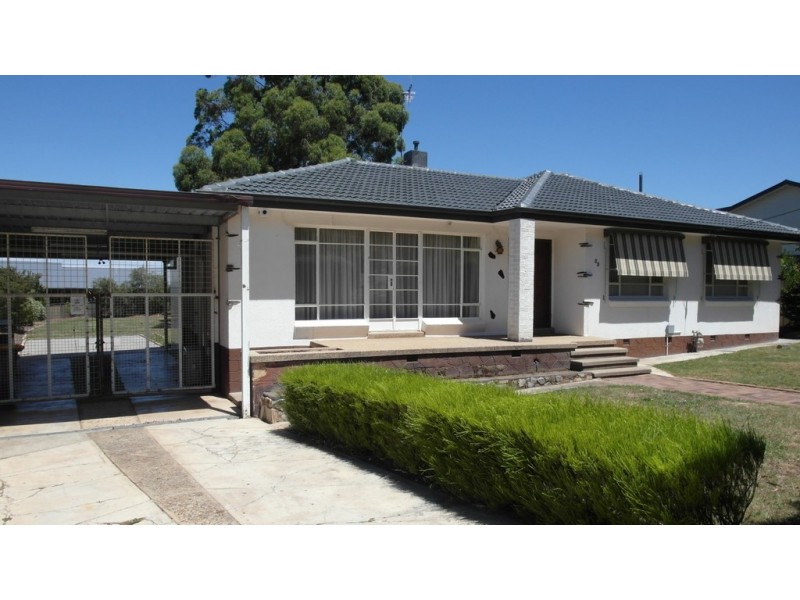 33 Elizabeth Crescent, Queanbeyan NSW 2620