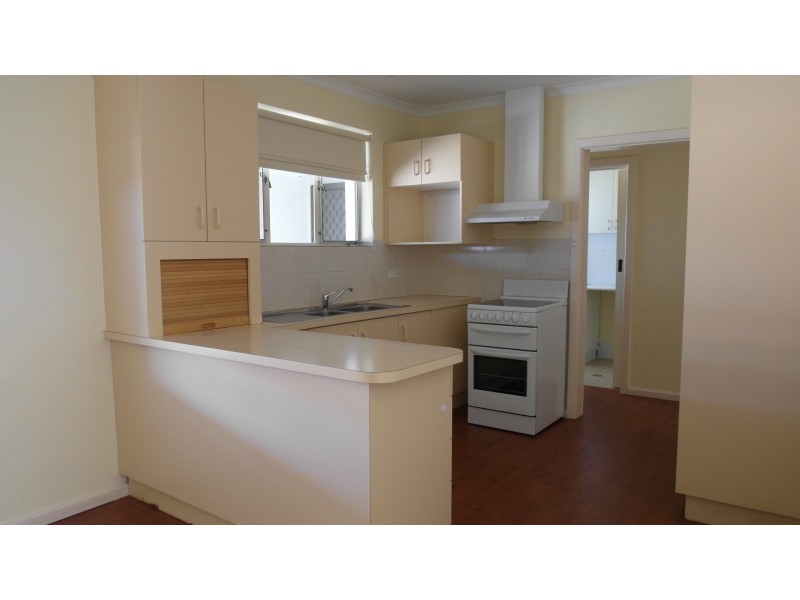 33 Elizabeth Crescent, Queanbeyan NSW 2620