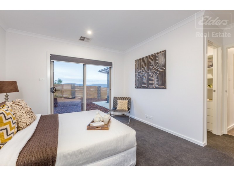 7 Hawke Street, Googong NSW 2620