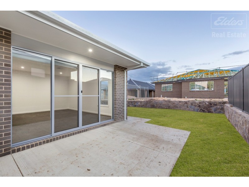 12 Tyrrell Street, Googong NSW 2620