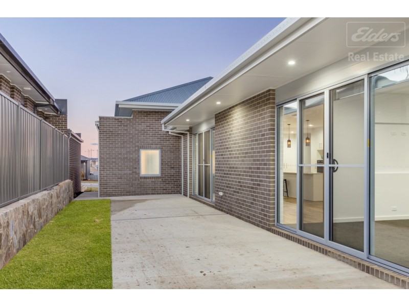 12 Tyrrell Street, Googong NSW 2620