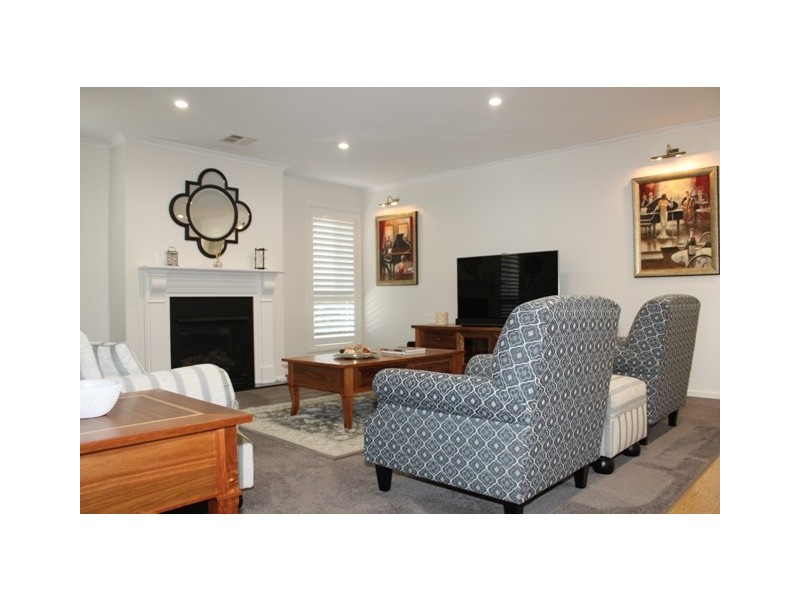 10 Waterview Gardens, Jerrabomberra NSW 2619