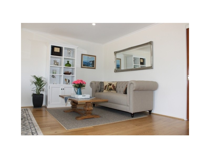 10 Waterview Gardens, Jerrabomberra NSW 2619