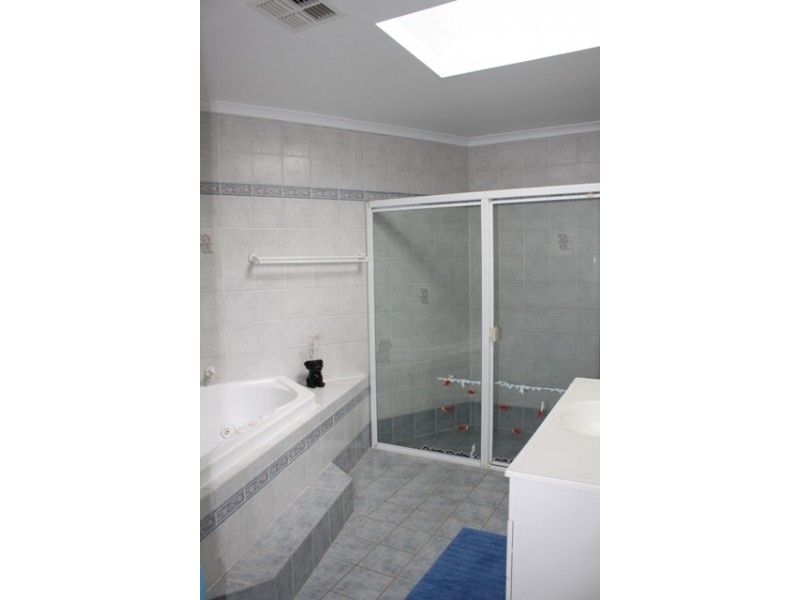 10 Waterview Gardens, Jerrabomberra NSW 2619