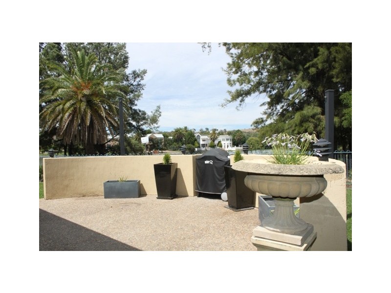 10 Waterview Gardens, Jerrabomberra NSW 2619