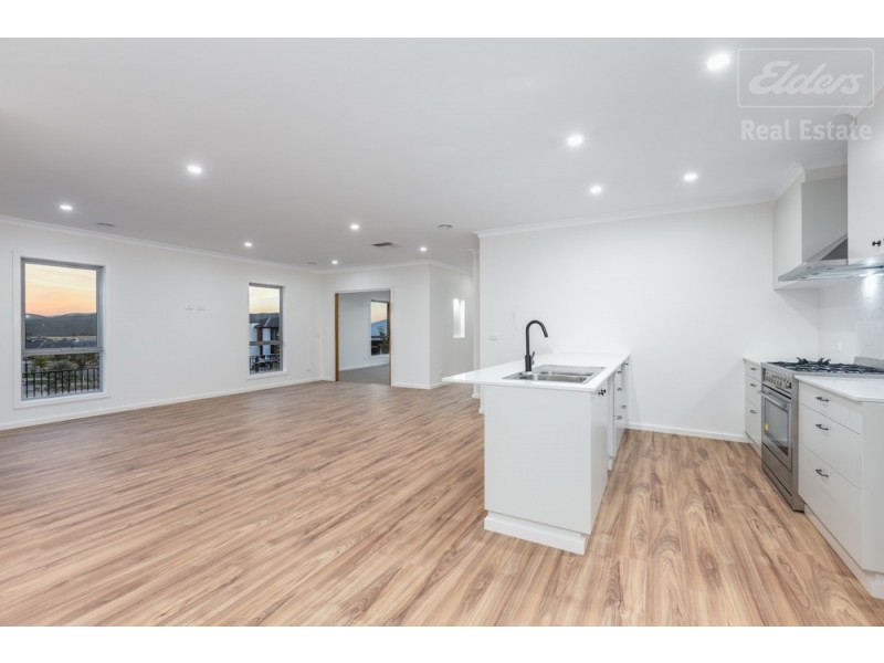 13 Griffiths Link, Googong NSW 2620