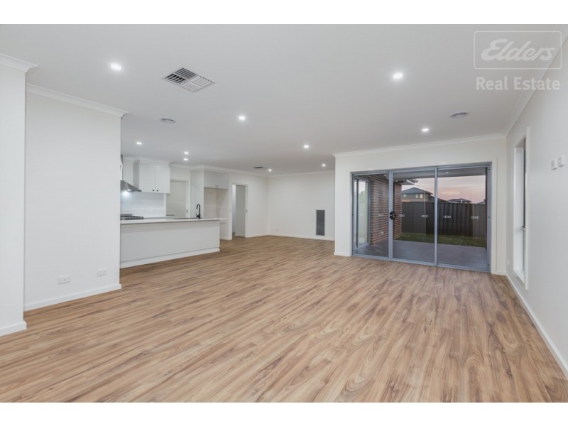 13 Griffiths Link, Googong NSW 2620