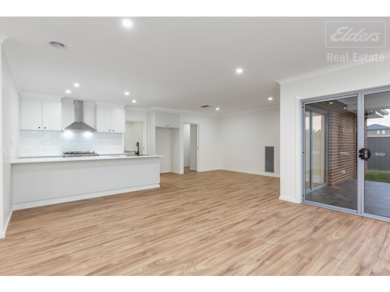 13 Griffiths Link, Googong NSW 2620