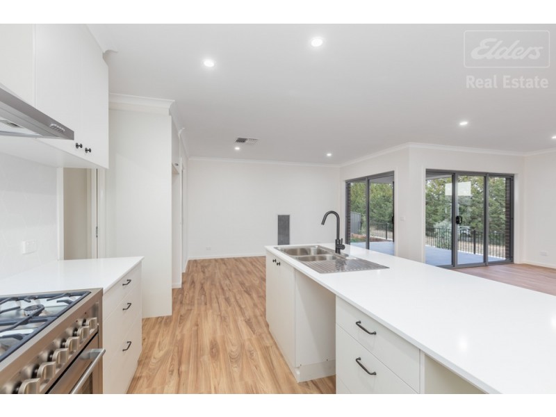 13 Griffiths Link, Googong NSW 2620