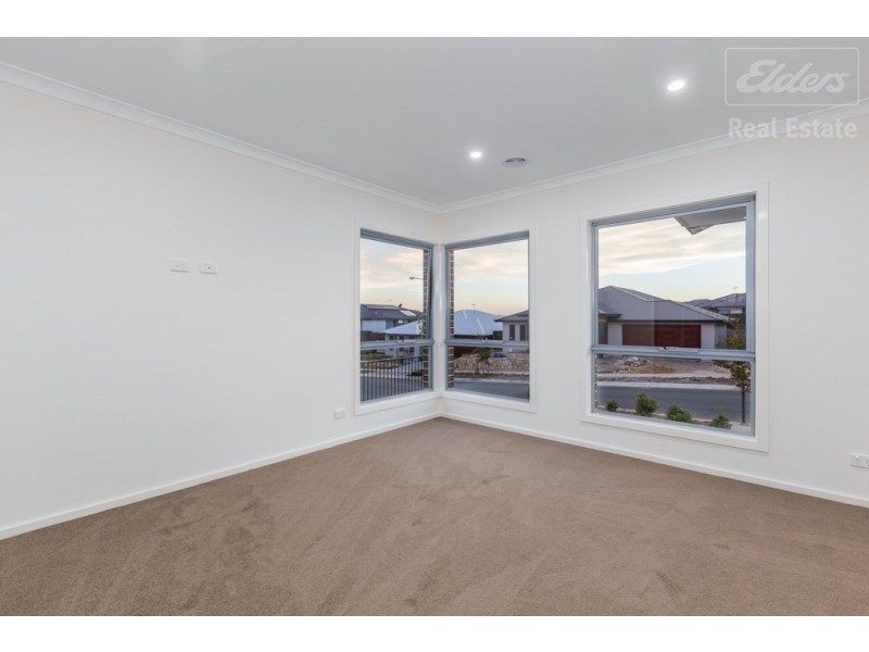 13 Griffiths Link, Googong NSW 2620