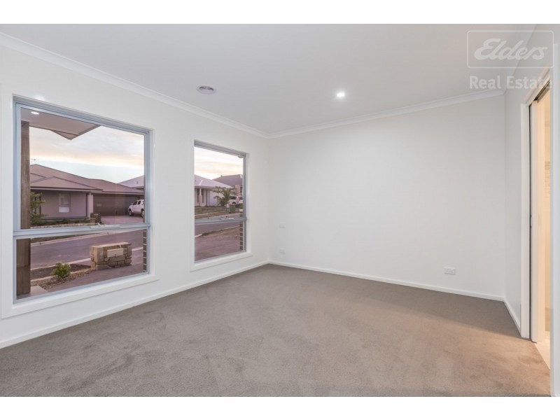 13 Griffiths Link, Googong NSW 2620