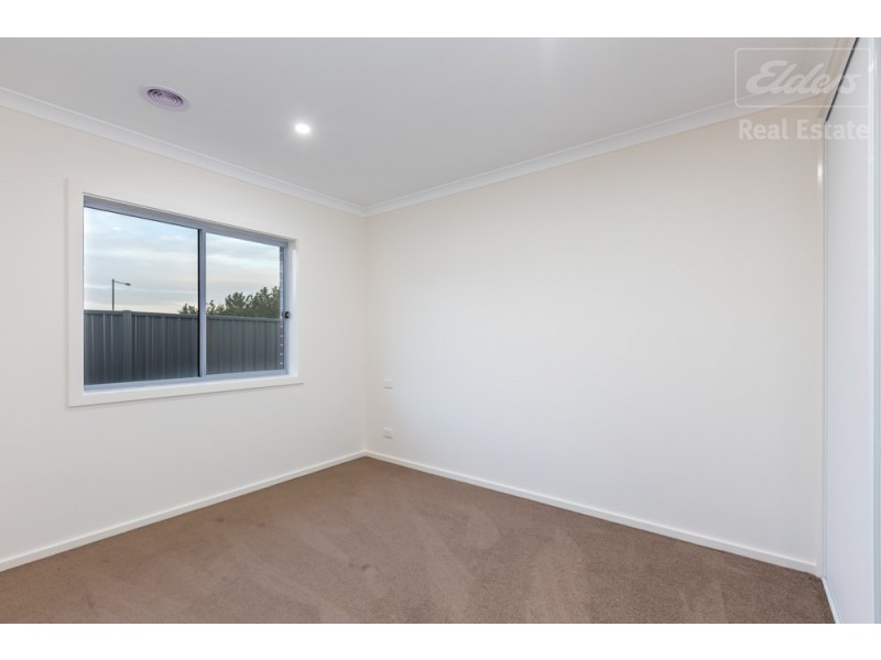 13 Griffiths Link, Googong NSW 2620