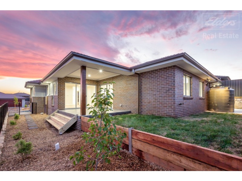 13 Griffiths Link, Googong NSW 2620