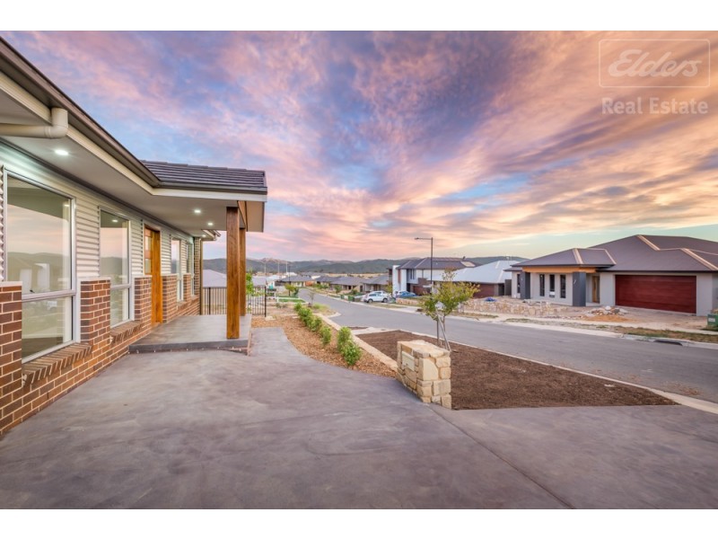 13 Griffiths Link, Googong NSW 2620