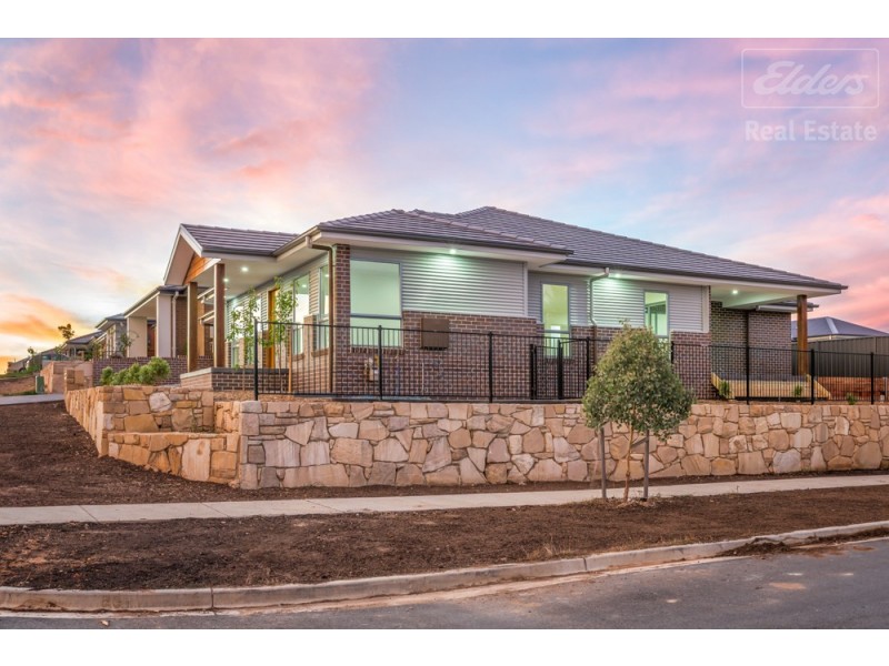 13 Griffiths Link, Googong NSW 2620