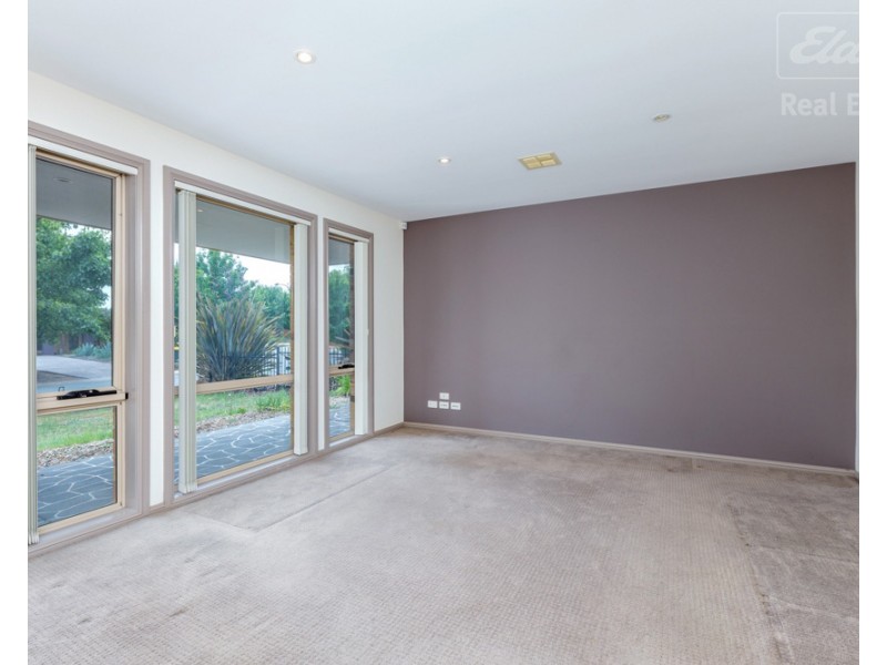 35 Bluestone Gardens, Jerrabomberra NSW 2619