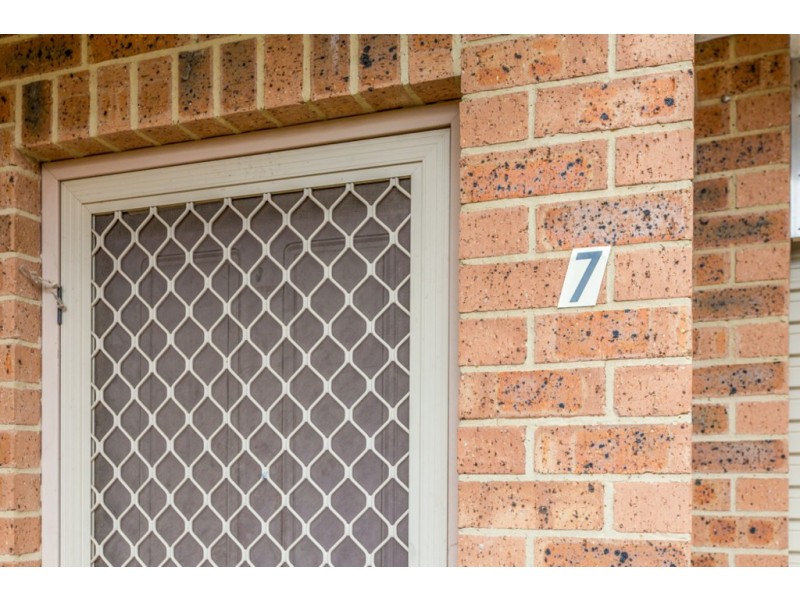 7/3 Winchester Place, Queanbeyan West NSW 2620