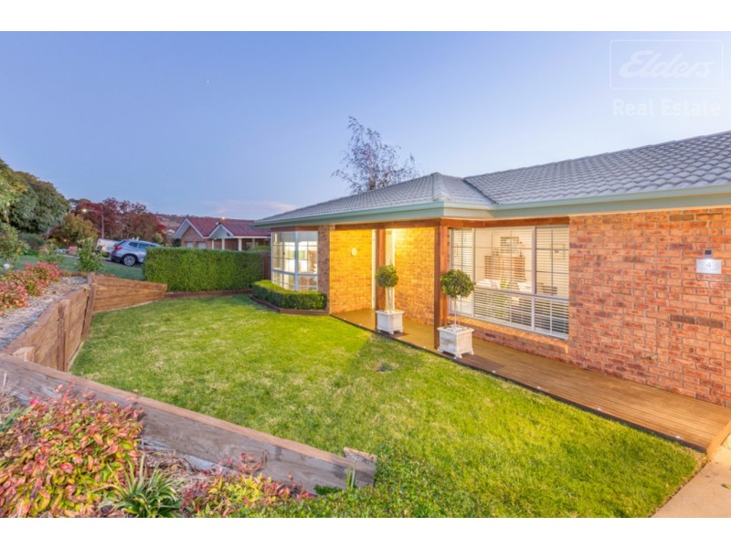 4 Hunter Close, Jerrabomberra NSW 2619