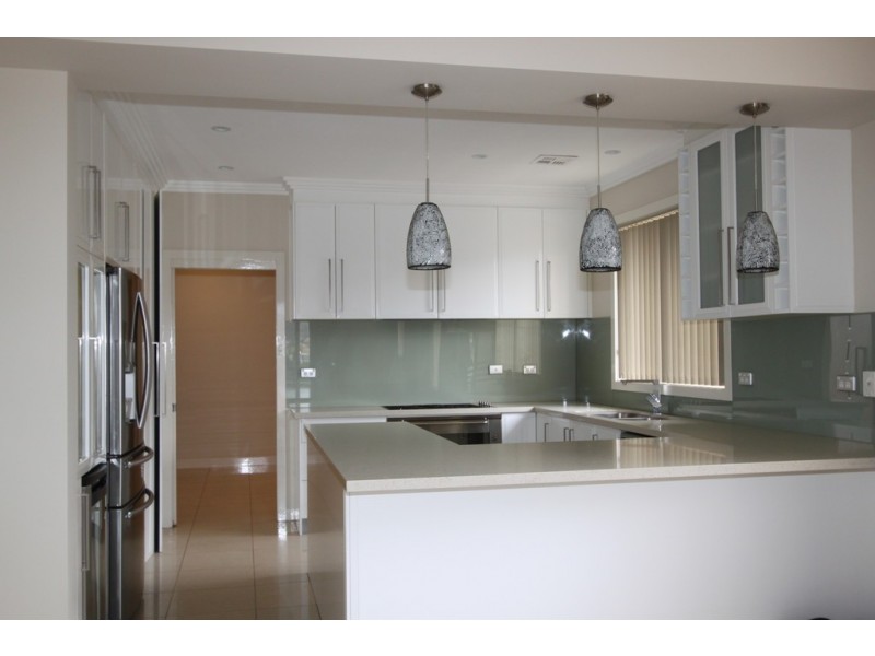 42 Agnes Avenue, Queanbeyan NSW 2620