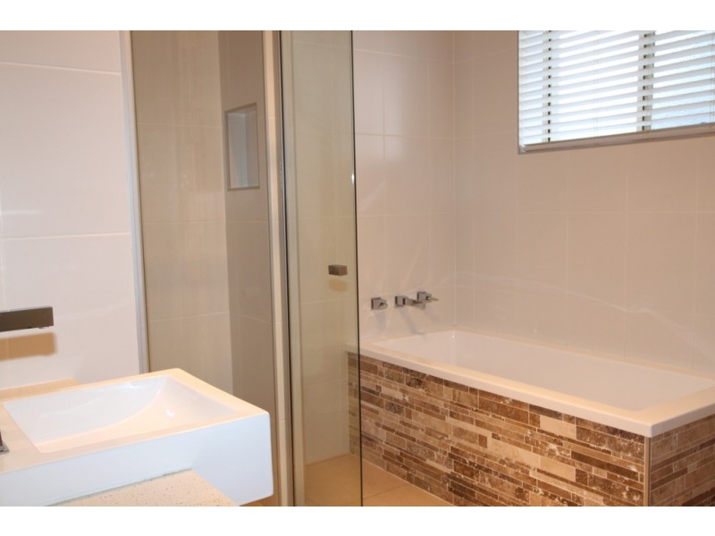 42 Agnes Avenue, Queanbeyan NSW 2620