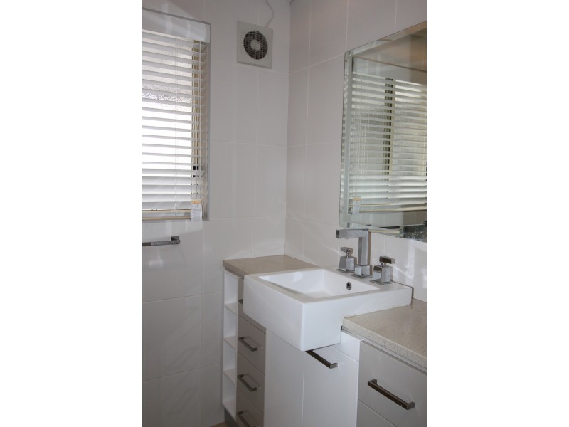 42 Agnes Avenue, Queanbeyan NSW 2620