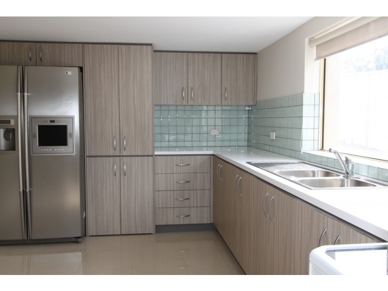 42 Agnes Avenue, Queanbeyan NSW 2620