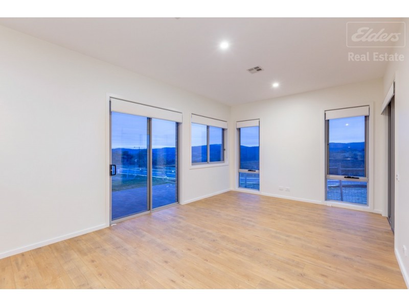 7 Flint Street, Googong NSW 2620