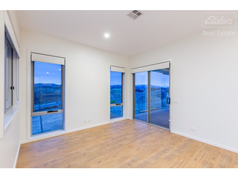 7 Flint Street, Googong NSW 2620