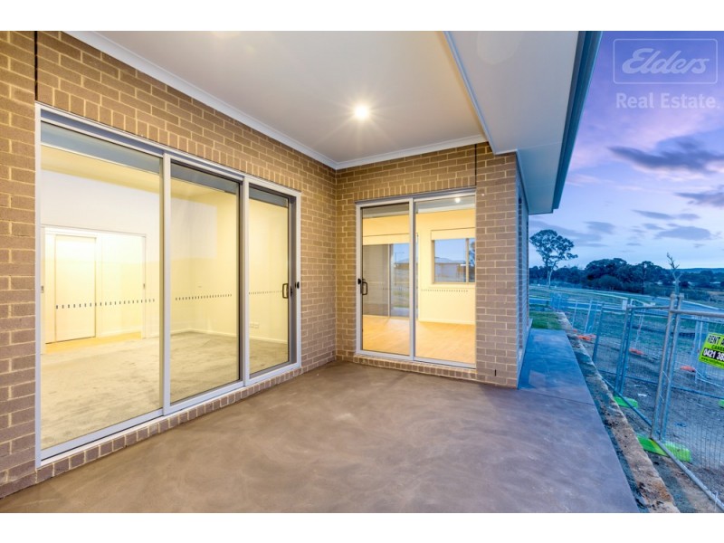 7 Flint Street, Googong NSW 2620