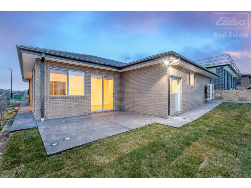 7 Flint Street, Googong NSW 2620