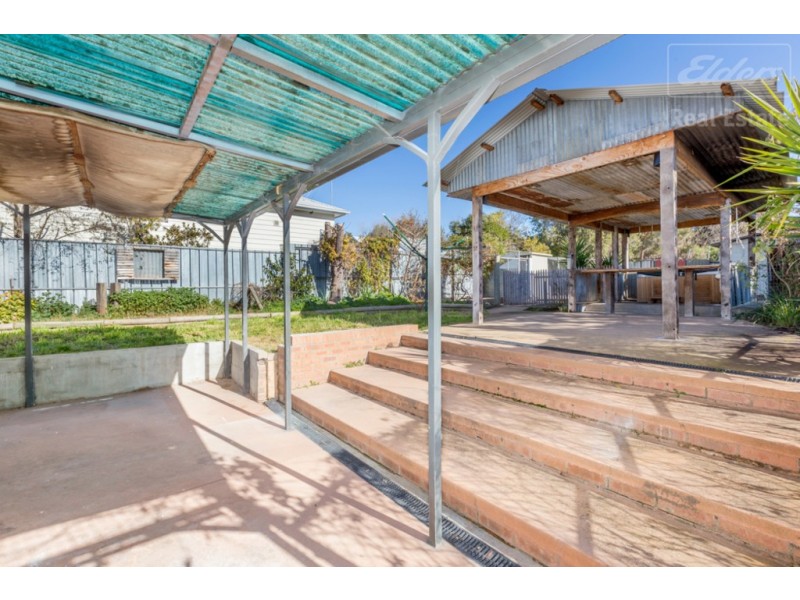 15 McIntosh Street, Queanbeyan NSW 2620