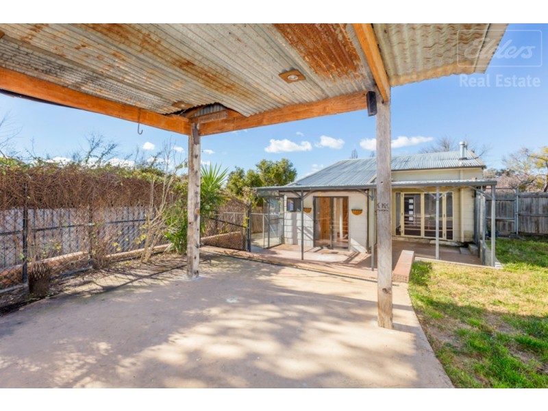 15 McIntosh Street, Queanbeyan NSW 2620