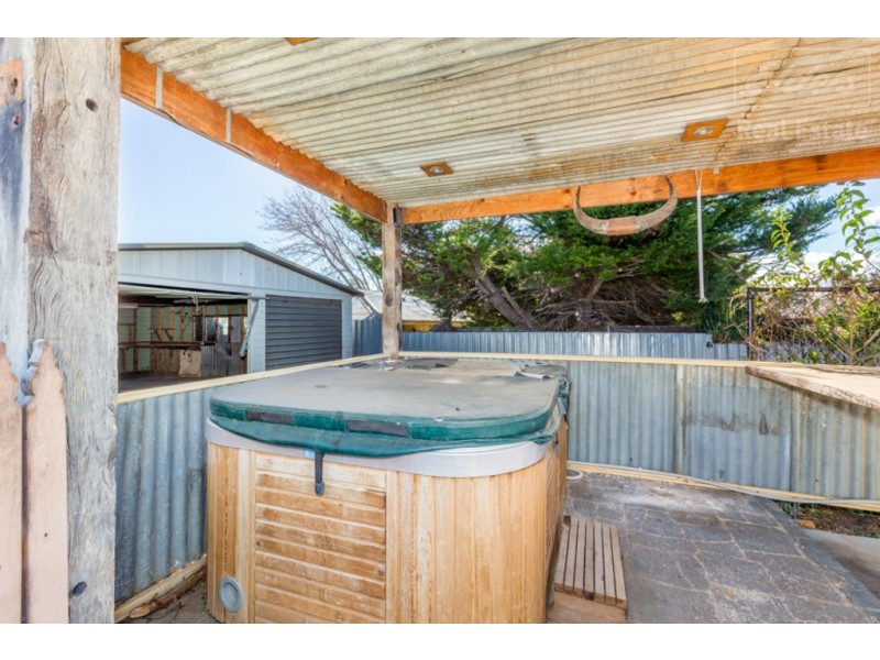 15 McIntosh Street, Queanbeyan NSW 2620