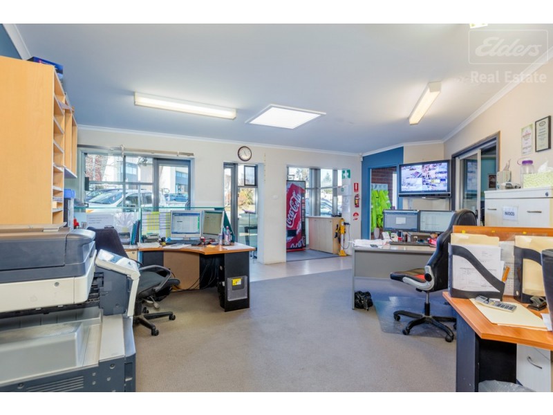 72-74 Bayldon Road, Queanbeyan West NSW 2620