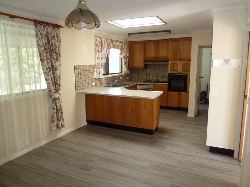 8 Begonia Place, Crestwood NSW 2620