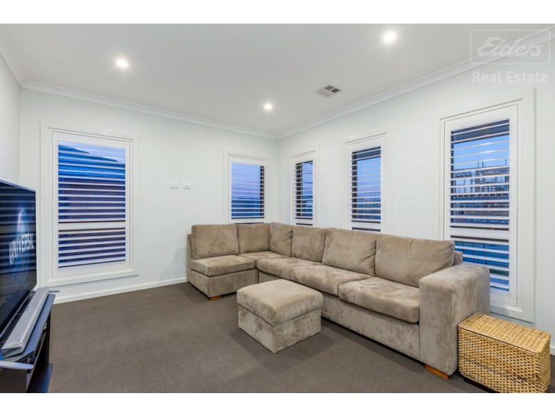 17 Daniel Street, Googong NSW 2620