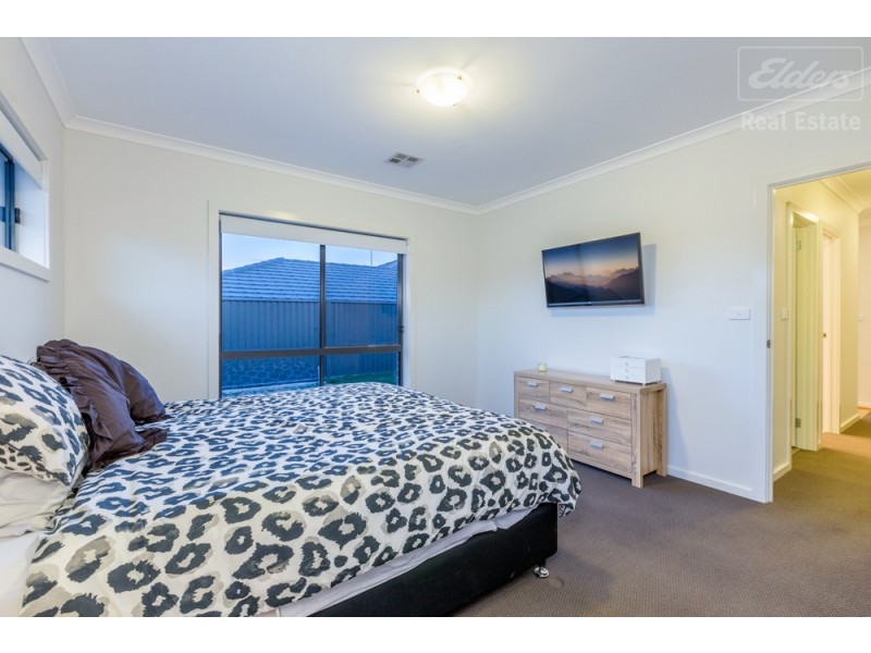 17 Daniel Street, Googong NSW 2620