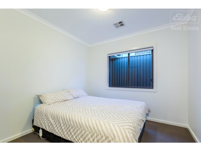 17 Daniel Street, Googong NSW 2620