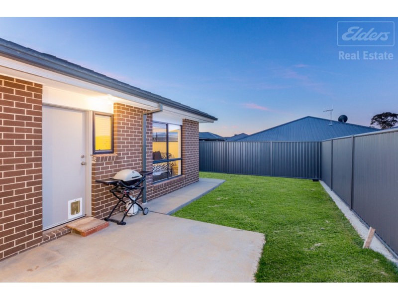 17 Daniel Street, Googong NSW 2620