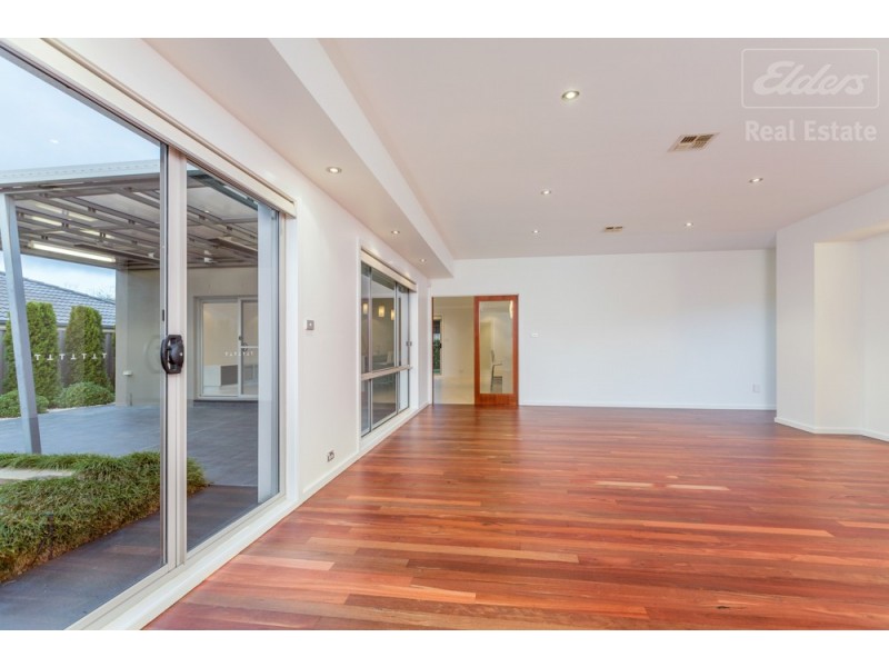 60 Pannamena Crescent, Jerrabomberra NSW 2619