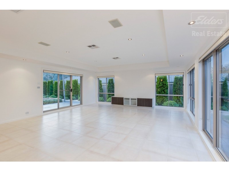 60 Pannamena Crescent, Jerrabomberra NSW 2619