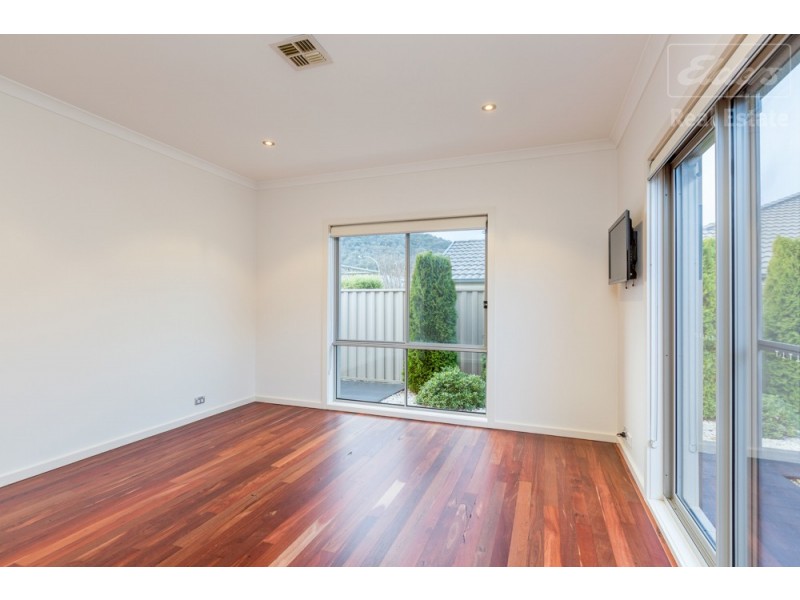 60 Pannamena Crescent, Jerrabomberra NSW 2619