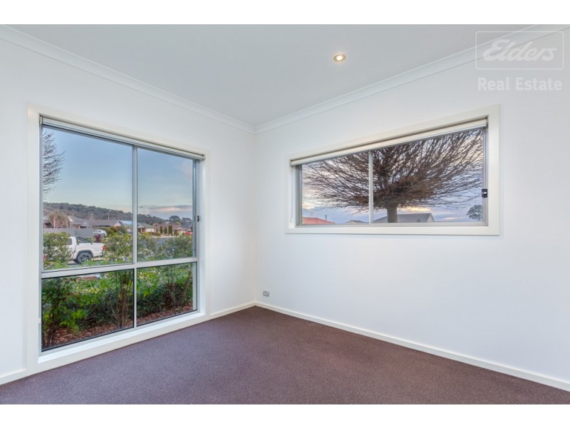 60 Pannamena Crescent, Jerrabomberra NSW 2619