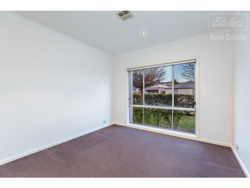 60 Pannamena Crescent, Jerrabomberra NSW 2619