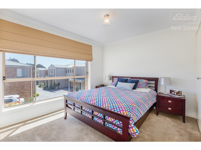 12/33 MacQuoid Street, Queanbeyan NSW 2620