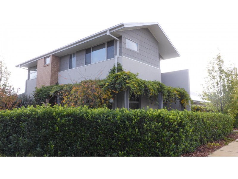 16 Bailey Crescent, Googong NSW 2620