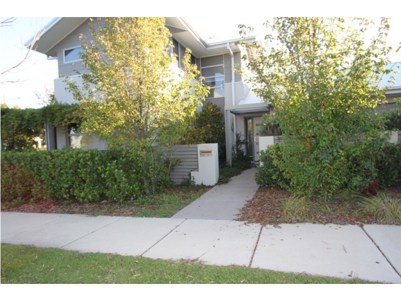 16 Bailey Crescent, Googong NSW 2620